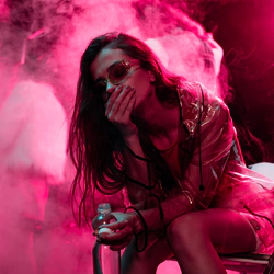 Woman at the club feels sick – MDMA effects